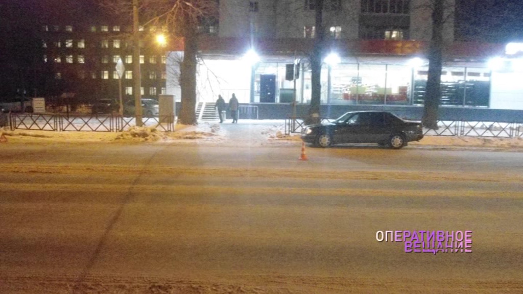 На набережной Которосли под колеса авто попала 19-летняя девушка