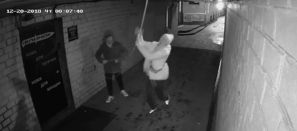 Оторвали гирлянду и сняли все на видео: в Ярославле ищут вандалов