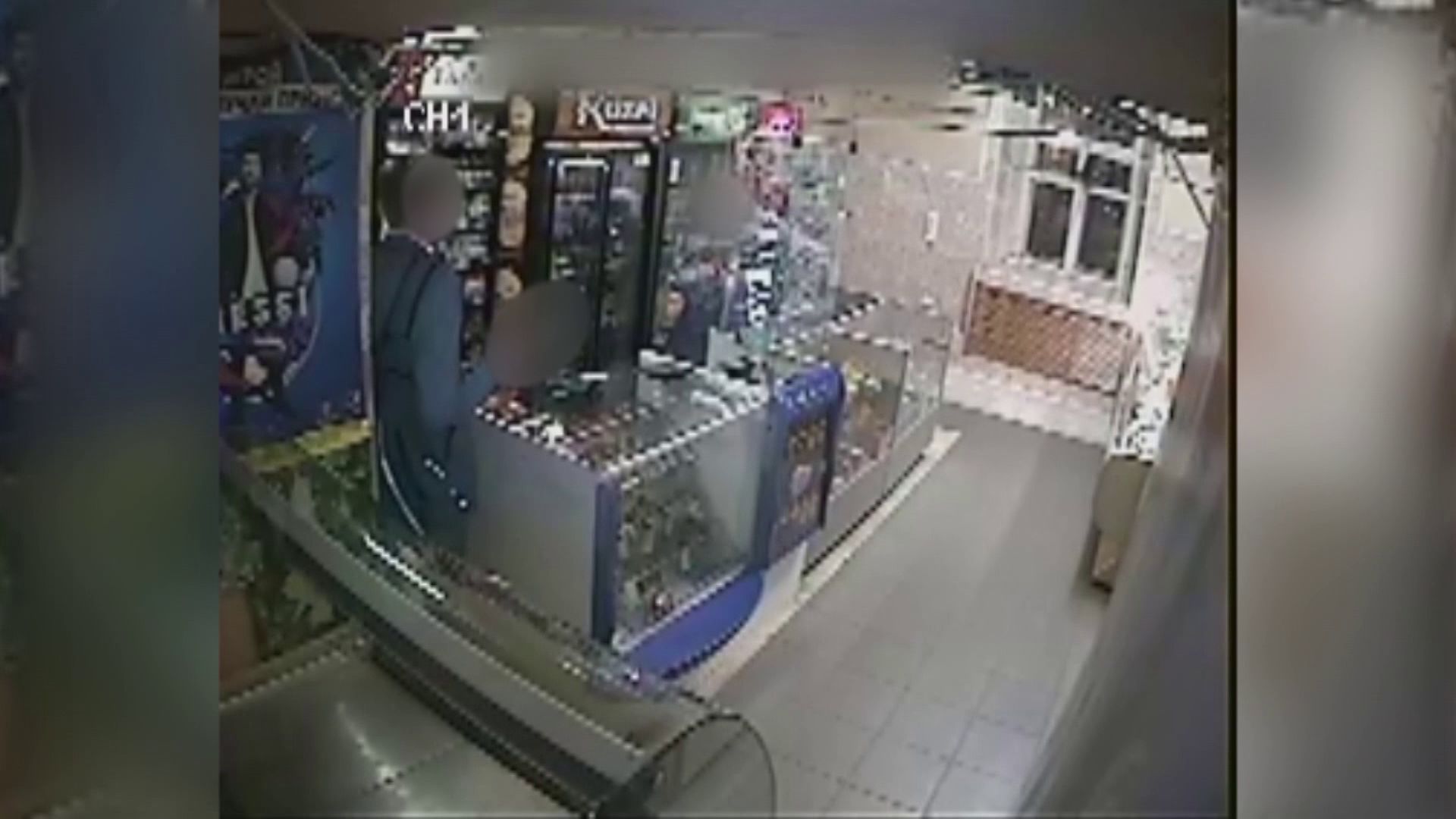 Ярославец в медицинской маске ограбил магазин с пневматическим пистолетом