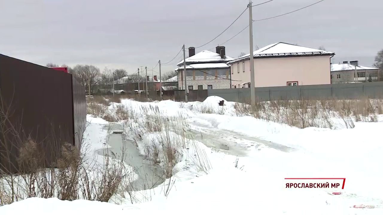 В поселке Карачиха затопило дренажную канаву