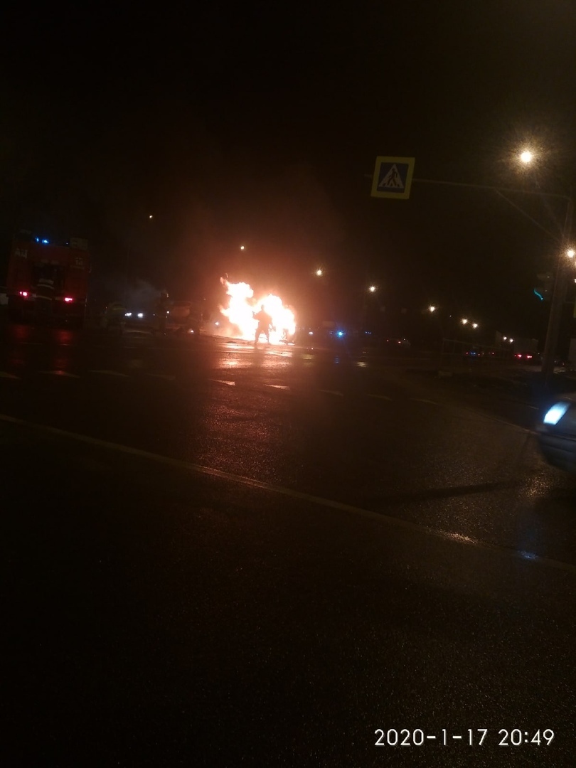 В огненном ДТП на Московском проспекте погибли два человека