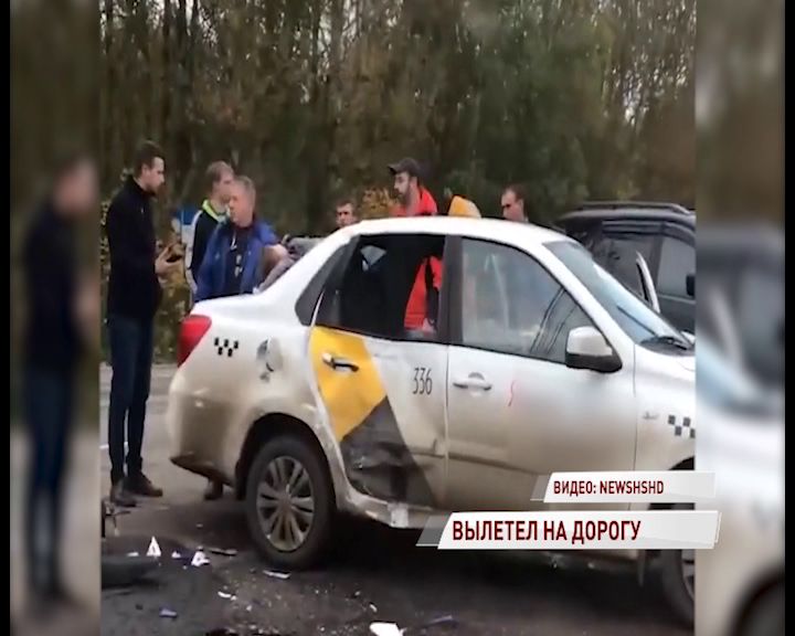 На Гагарина дорогу не поделили таксист и подросток на мотоцикле