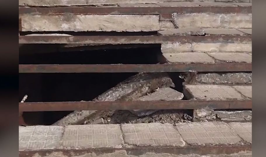 Под посетителями магазина в Переславле рухнула лестница