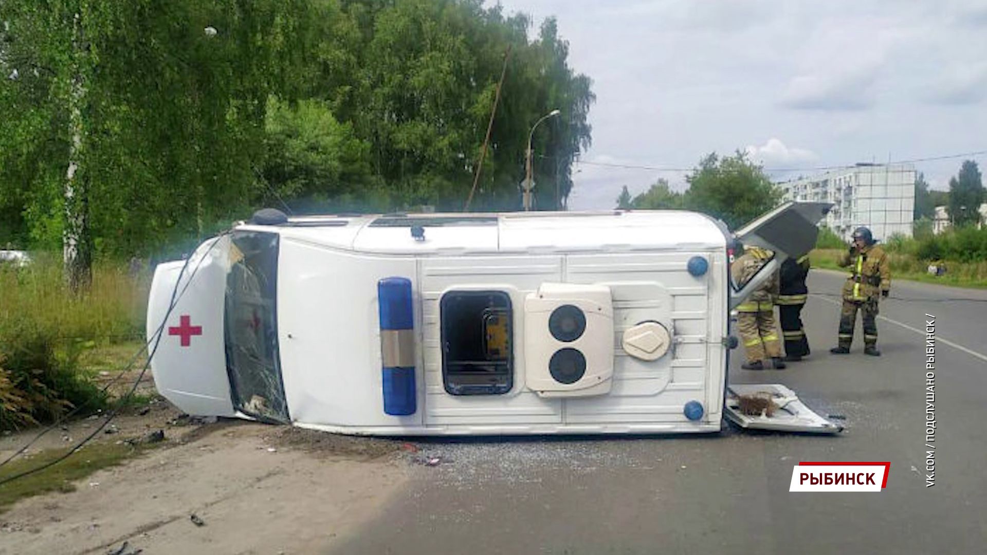 Стало плохо за рулем: в Рыбинске водитель "скорой" смог избежать столкновения с другими авто