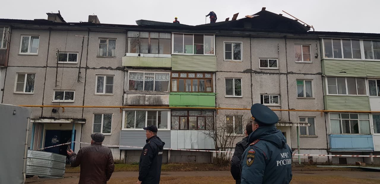 Прокуратура проведет проверку в связи с разрушением ветром крыши дома в Ярославской области
