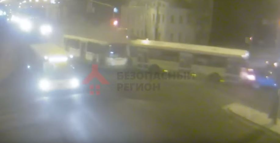 В сети появилось полное видео смертельного ДТП на Московском: у автобуса отказали тормоза?