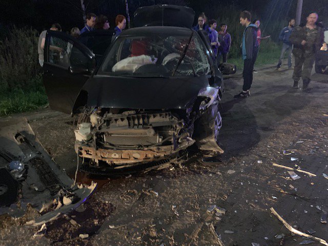 Машины всмятку: в страшной аварии под Ярославлем пострадали люди