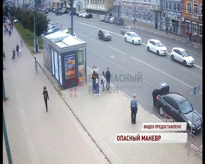 В Ярославле мотоциклист влетел под внедорожник