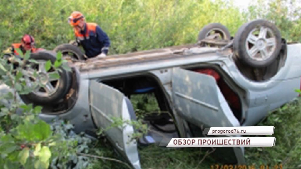 Иномарка сделала сальто и улетела в кювет