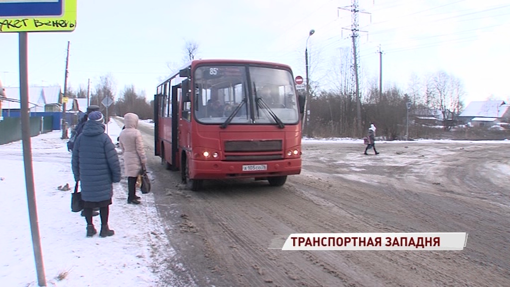 Жители поселка в Красноперекопском районе остались без транспорта из-за плохой дороги