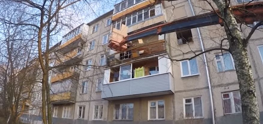 Парень, пострадавший во время взрыва газа в доме на улице Панина, скончался