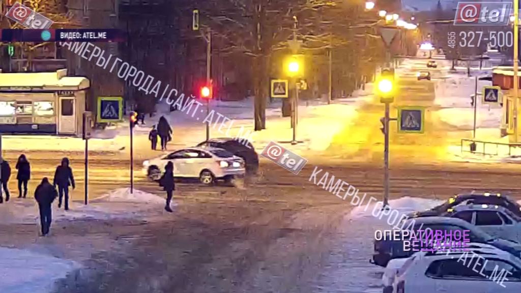 На перекрестке в Рыбинске не разъехались две иномарки