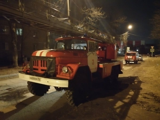 В Ярославле из горящего дома эвакуировали семь человек