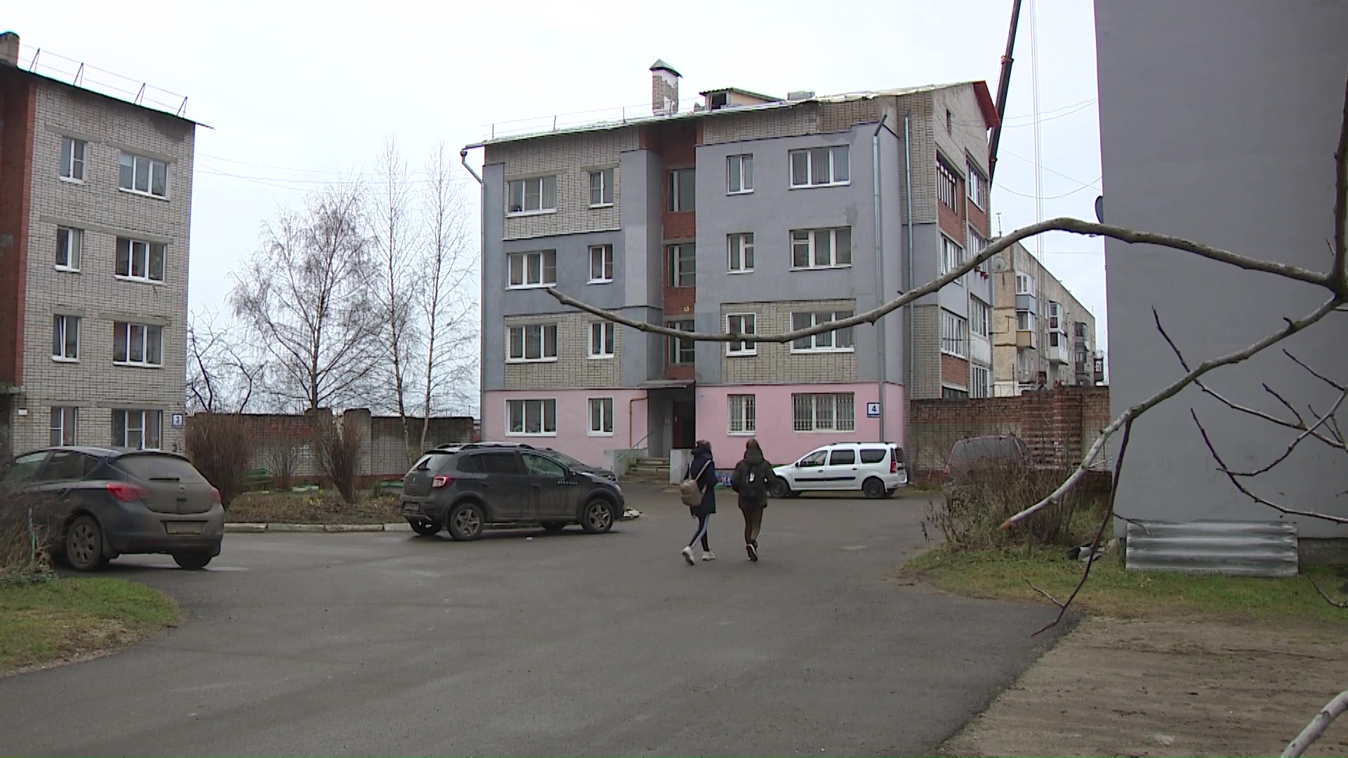 В домах, где ураганом сдуло крышу, идет капитальный ремонт