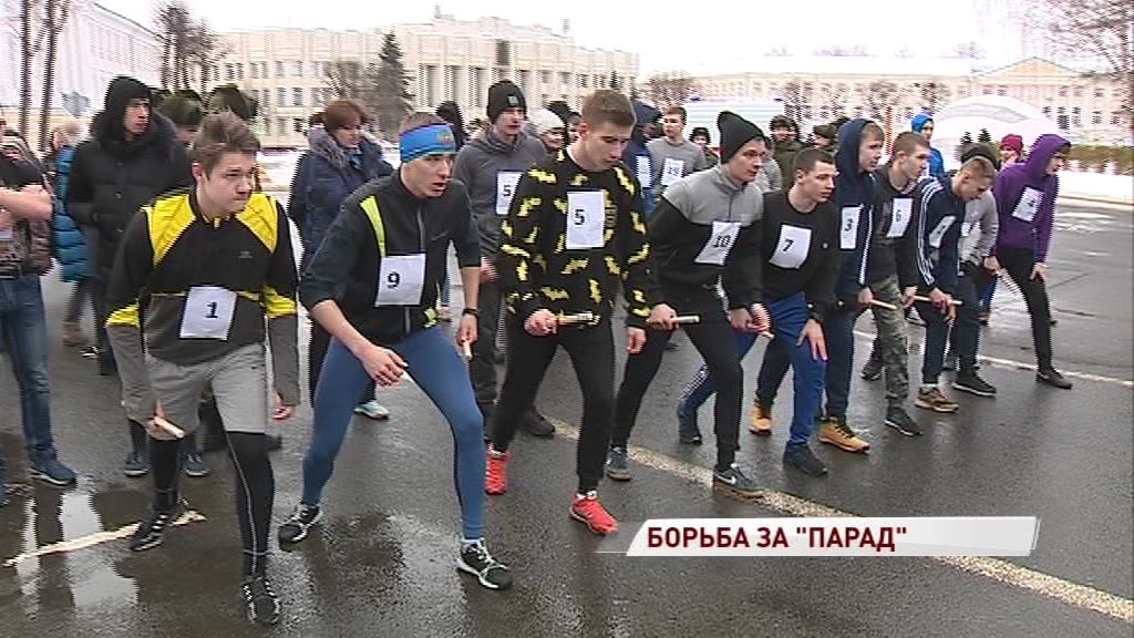 Две сотни молодых, красивых, да еще и в форме: на Советской площади прошел забег кадетов