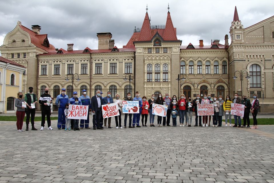 “Ваня, живи”: рыбинцы собрались на Красной площади, чтобы поддержать тяжелобольного парня