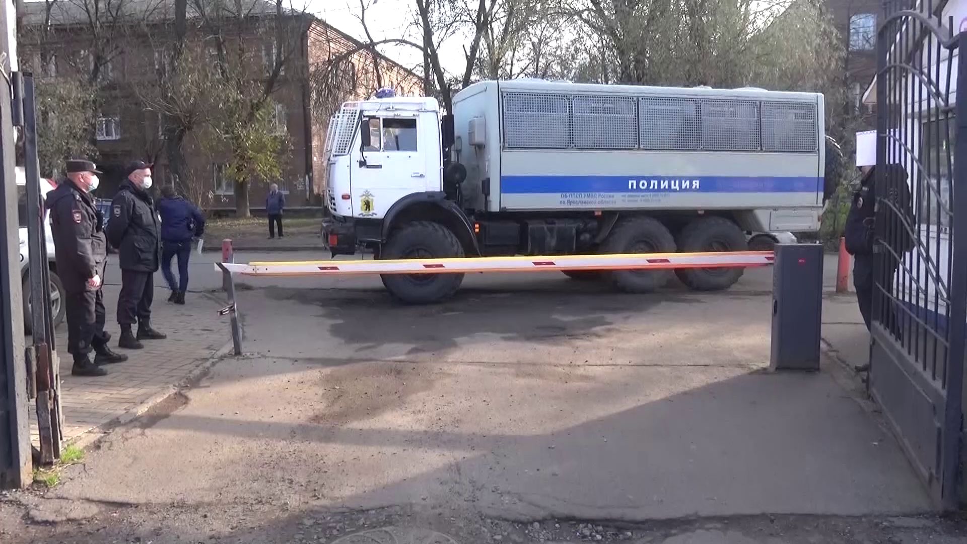 Полиция и ОМОН посетили Белинский рынок