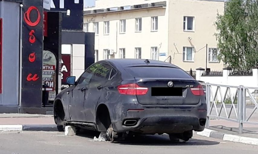 В Ярославле ищут владельца «БМВ» без колес