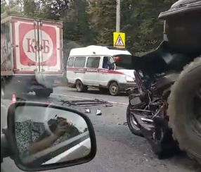В районе поселка Петровск "Урал" раздавил "Ниву", погибли двое
