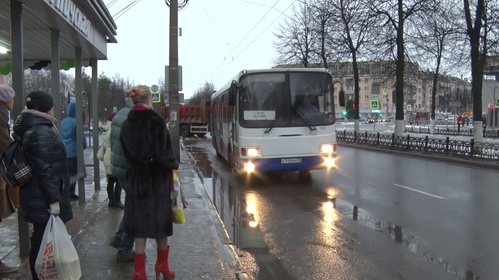 До крупного гипермаркета в Заволжском районе запустили еще один бесплатный маршрут