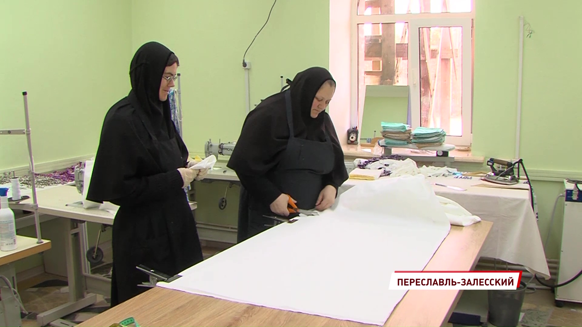 Вслед за промышленниками к пошиву масок присоединились и монастыри