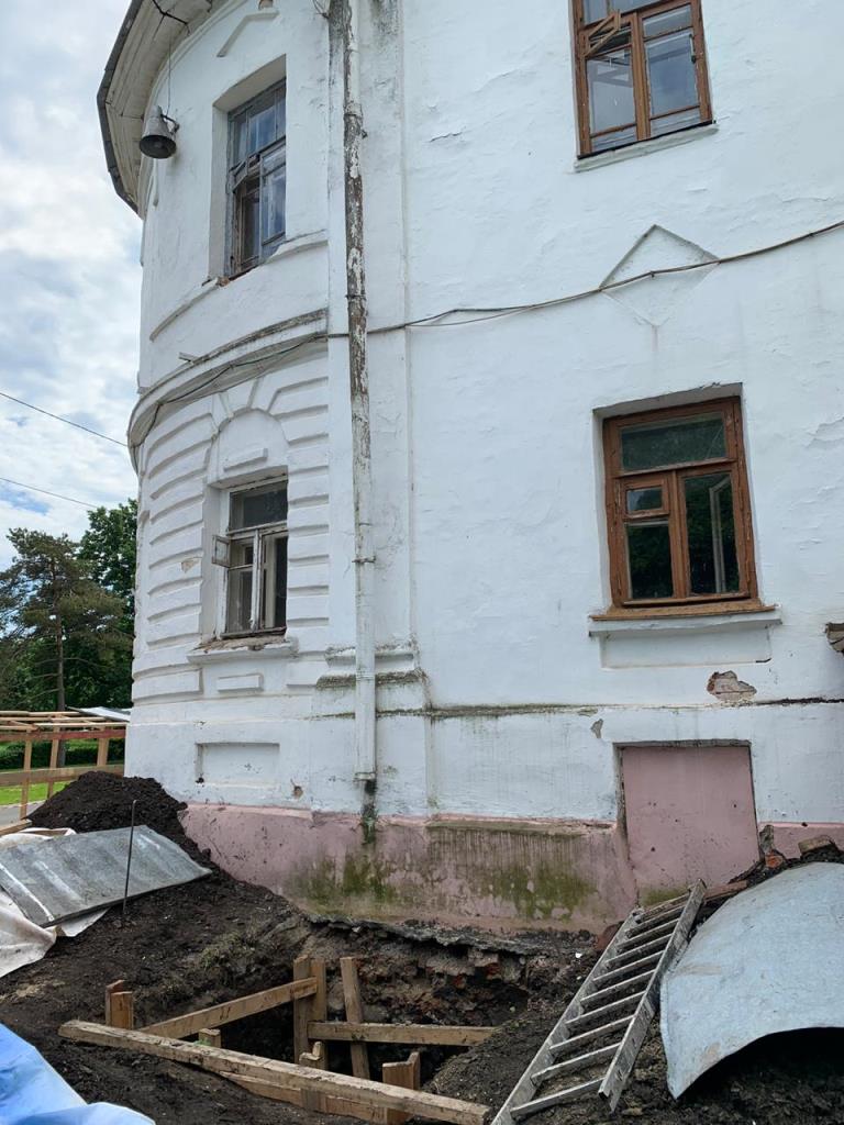 В Ярославле ведутся работы на объекте культурного наследия "Подворье Толгского монастыря"