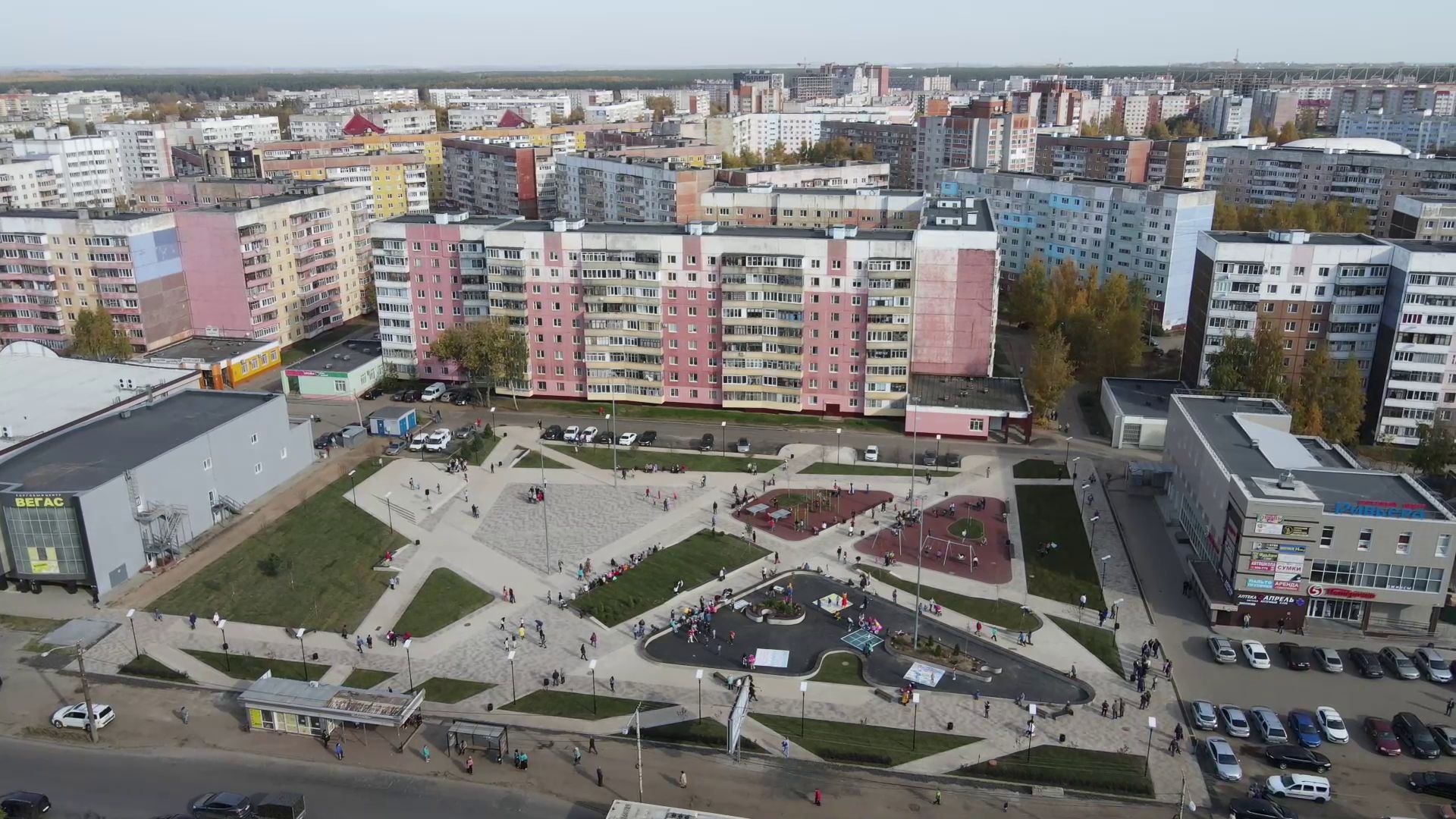 На проспекте Машиностроителей открыли новый сквер