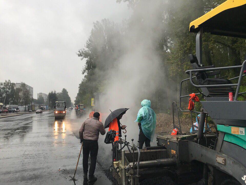 Ярославские дорожники снова кладут асфальт в лужи