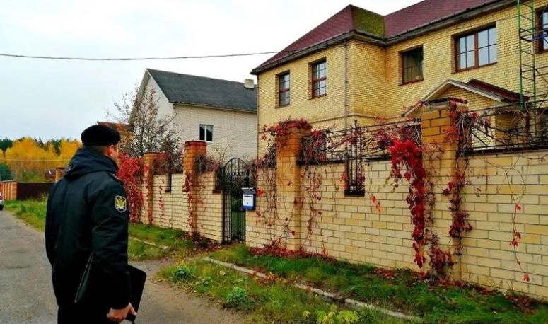 Ярославна взяла в долг у знакомого несколько миллионов и лишилась особняка
