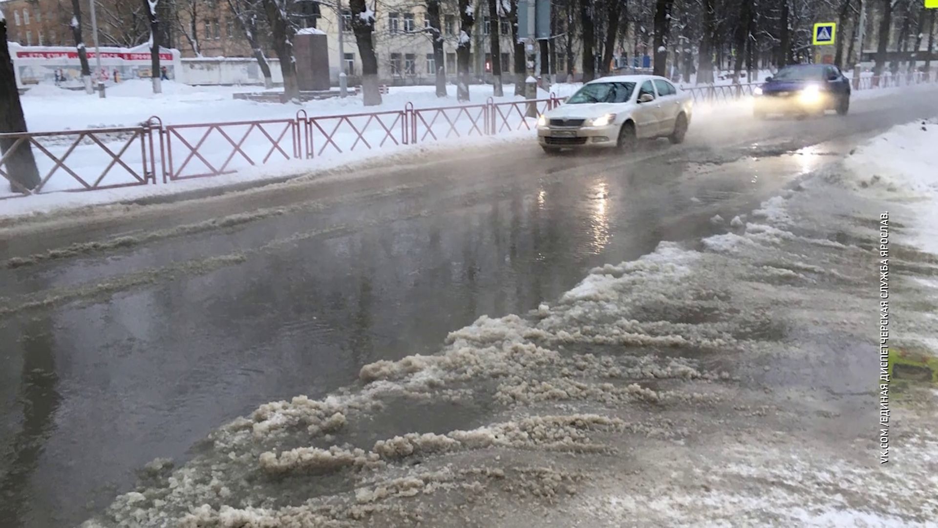 В Ярославле затопило улицу Стачек