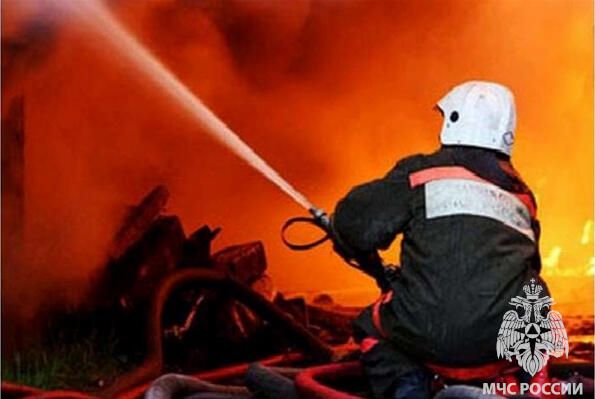 На проспекте Фрунзе в Ярославле горели гаражные боксы