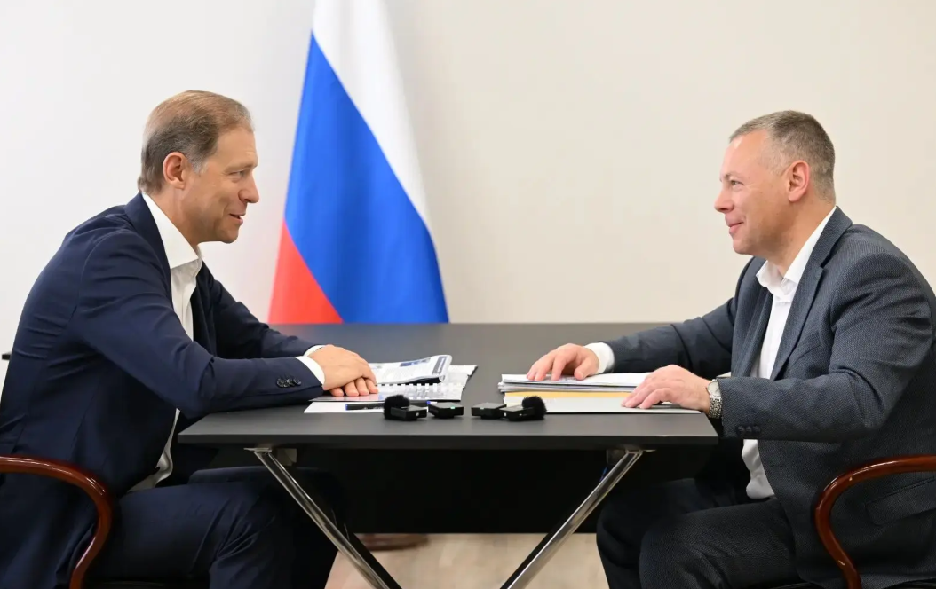 Михаил Евраев провел встречу с первым вице-премьером России Денисом Мантуровым