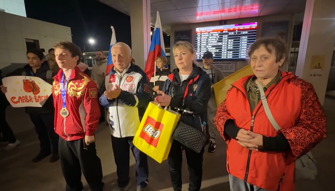 Боксер Вячеслав Рогозин вернулся в Ярославль с золотом чемпионата Европы