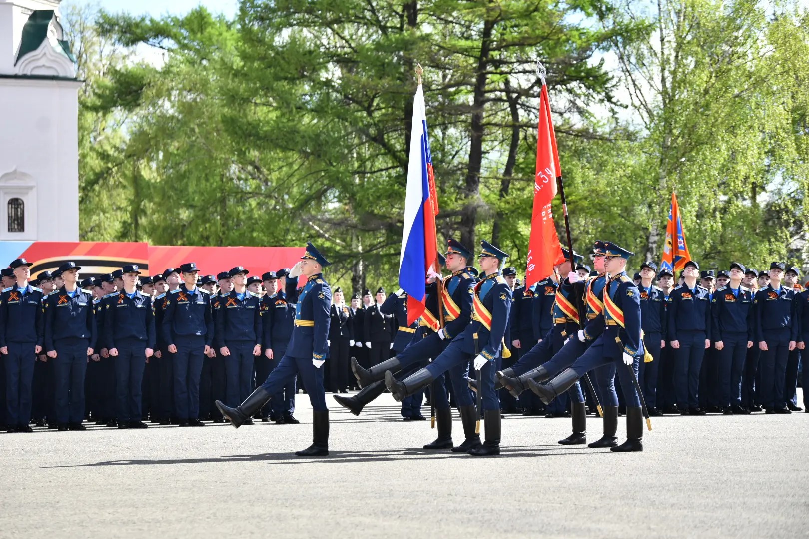 На Советской площади в Ярославле состоялся Парад Победы