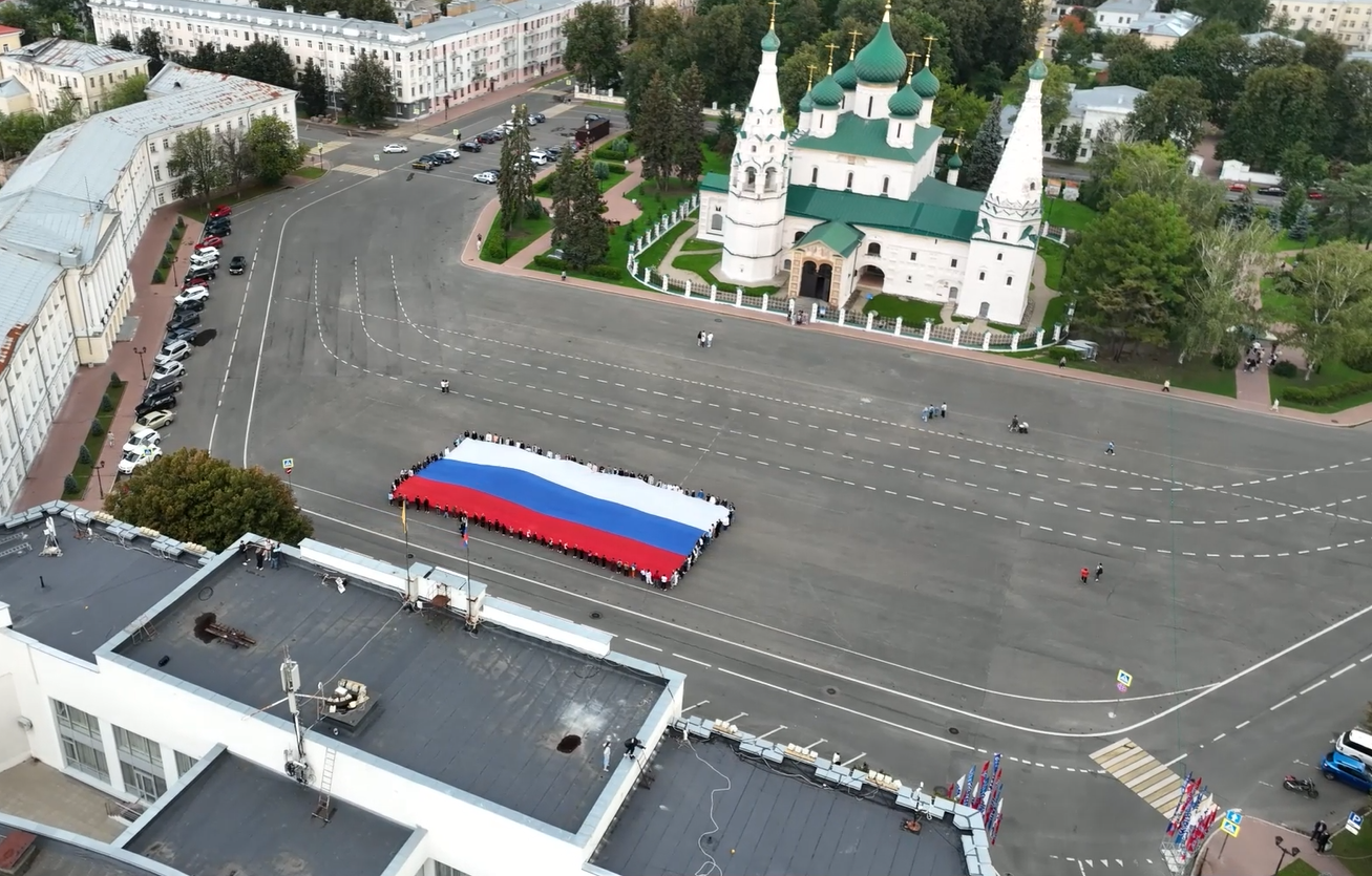 Глава Ярославской области поздравил жителей с Днем Государственного флага России