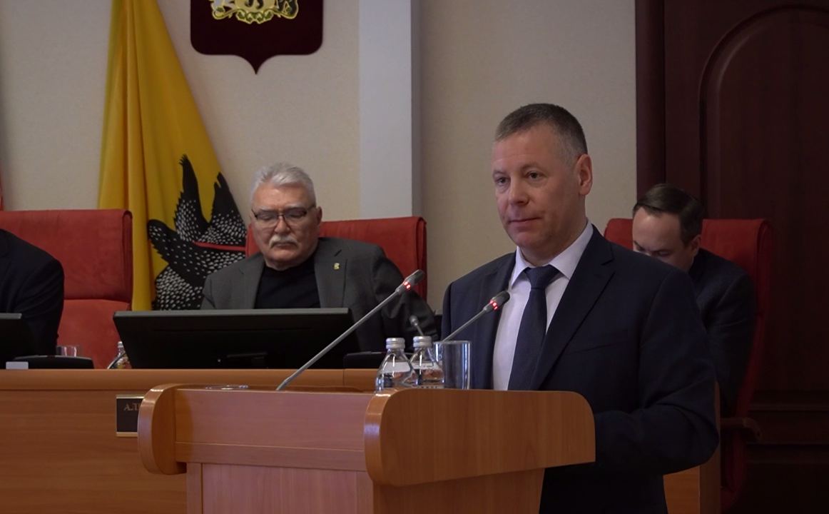 Взимать плату за парковки по ночам не будут: Михаил Евраев выступил с отчетом в облдуме