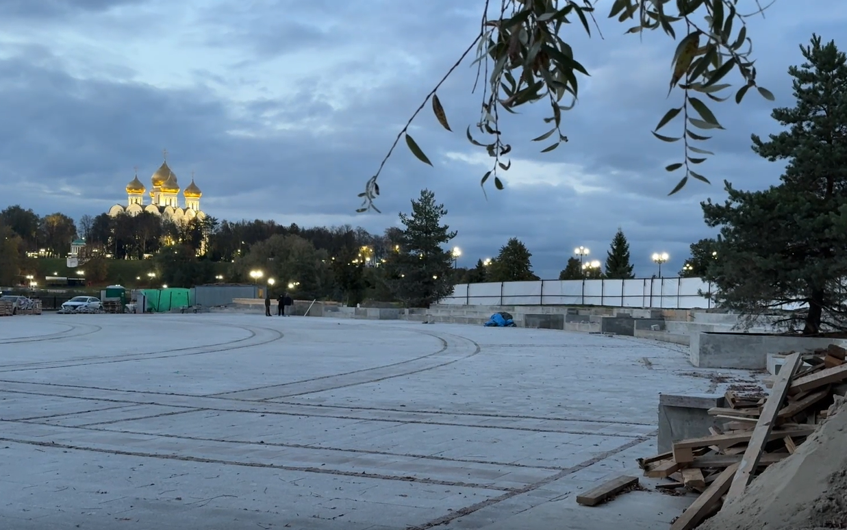 На Стрелке в Ярославле строительство амфитеатра завершат до конца года