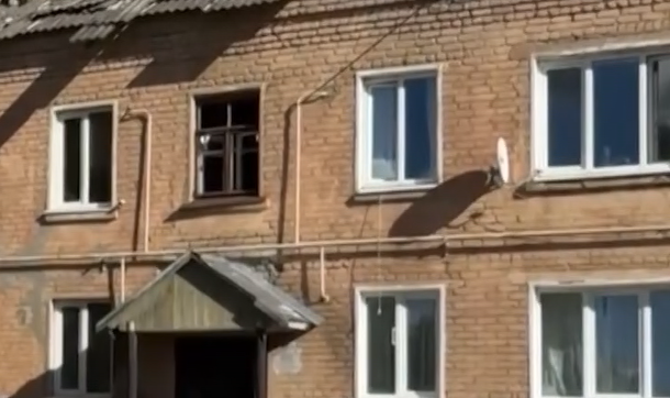 Сотрудники полиции и администрации обходят дома в Кубринске, чтобы зафиксировать разрушения