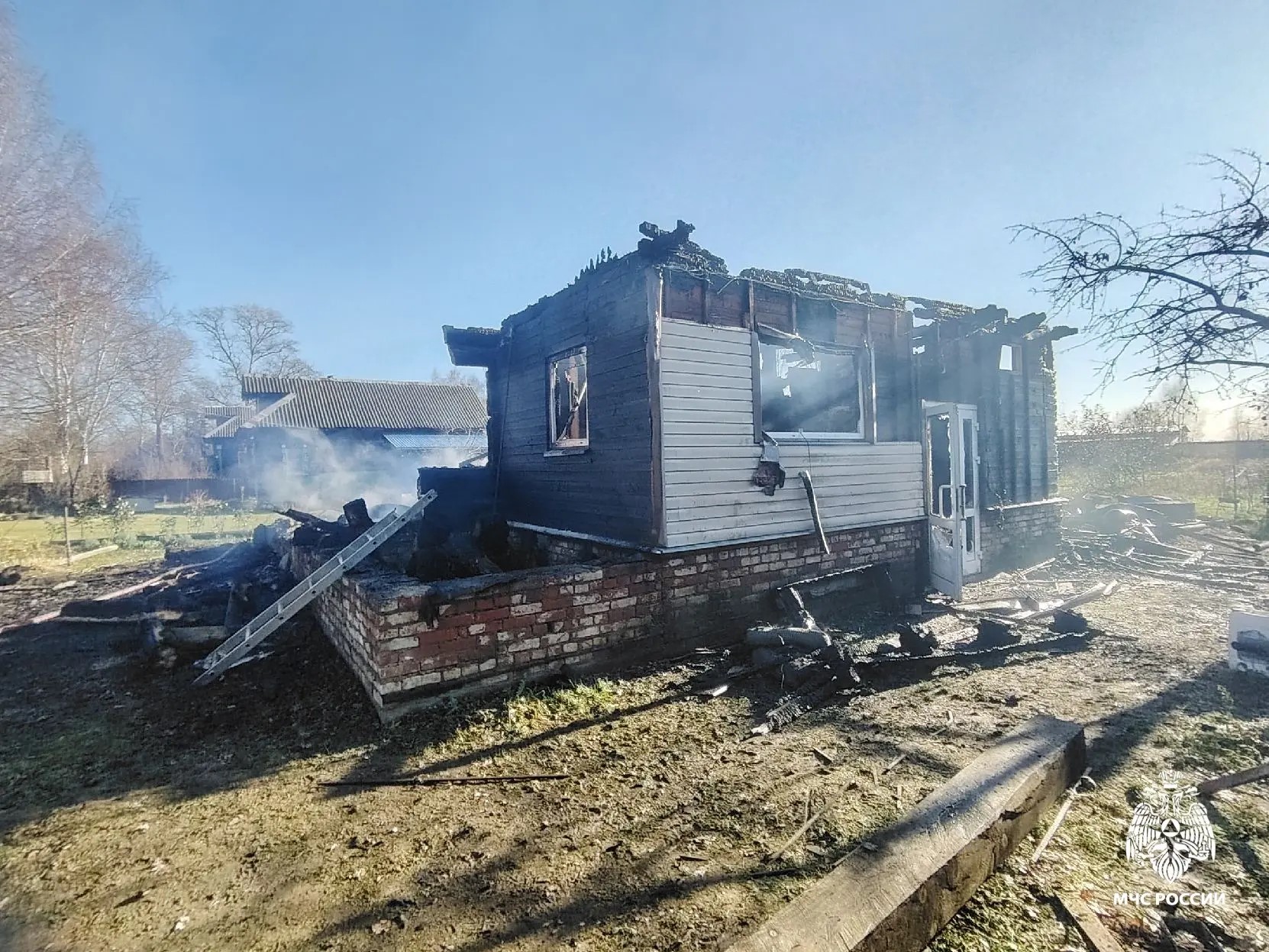 При пожаре в деревне Полежаево Ростовского округа пострадали женщины 69 и 97 лет