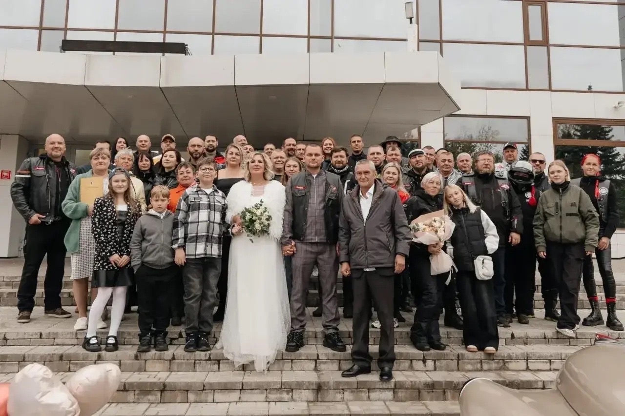 Жители Рыбинска отпраздновали байкерскую свадьбу