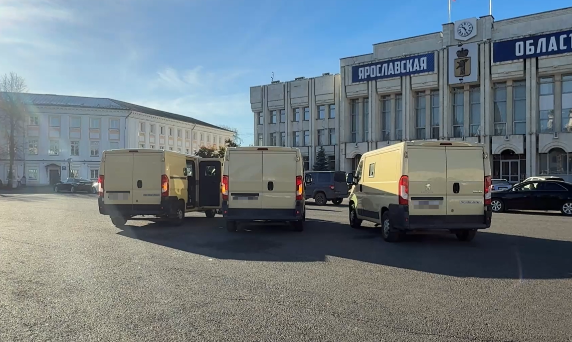 Три бронированные машины отправили в зону СВО из Ярославской области