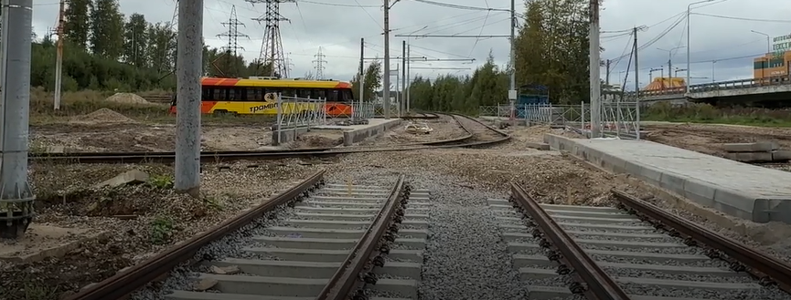 На путепроводе у Ярославского моторного завода начали укладывать пролеты