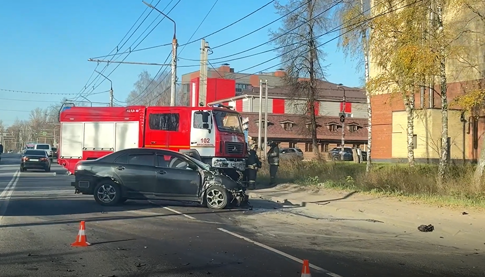 На Тутаевском шоссе в Ярославле столкнулись две иномарки