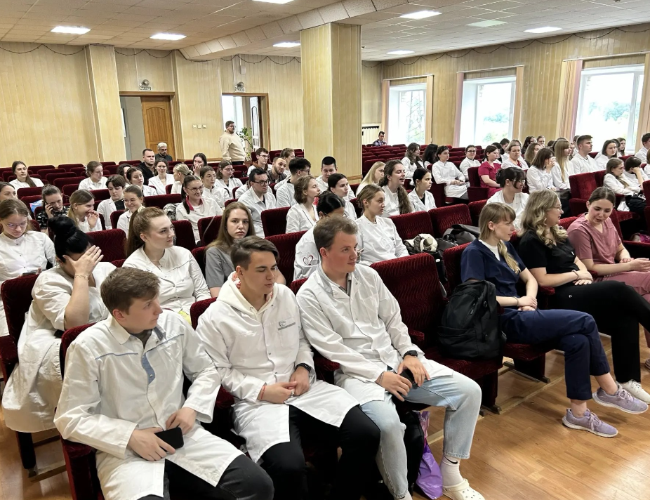 В Ярославле 320 будущих врачей проходят практику на станции скорой помощи