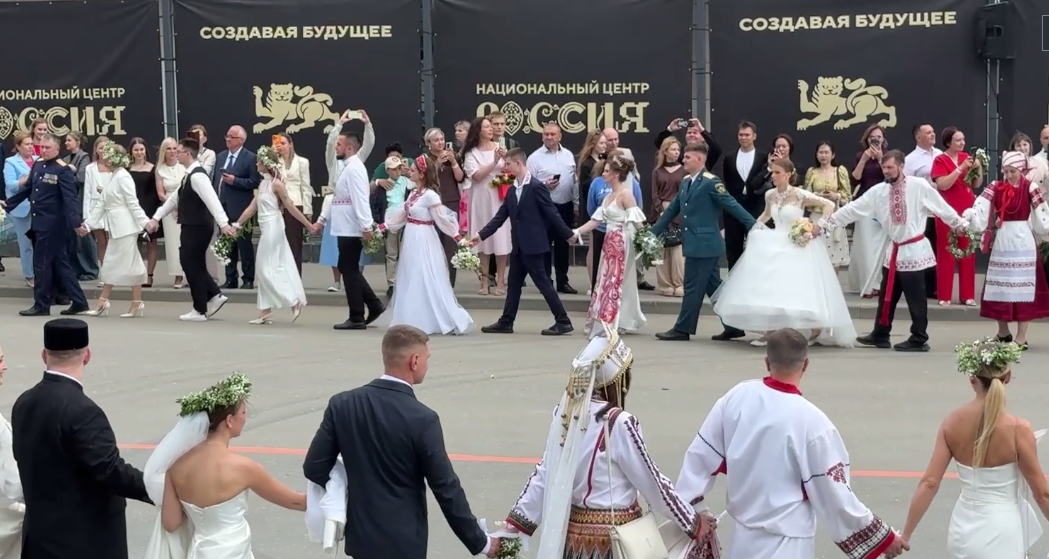 Пара из Углича представила Ярославскую область на всероссийском свадебном фестивале