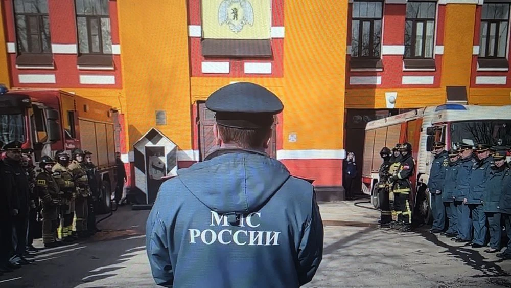 Ярославские пожарные показали, как провожают сослуживцев на заслуженную пенсию
