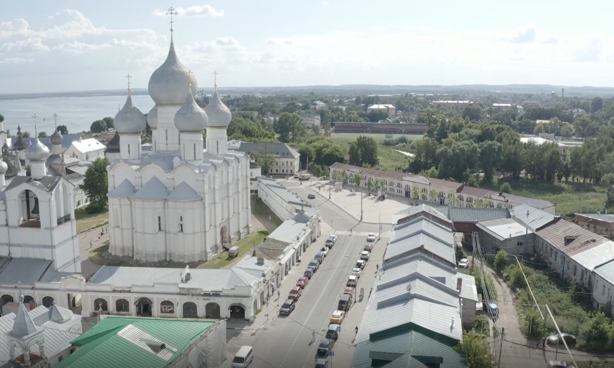 В Ростове Великом без света остались жилые дома и магазины