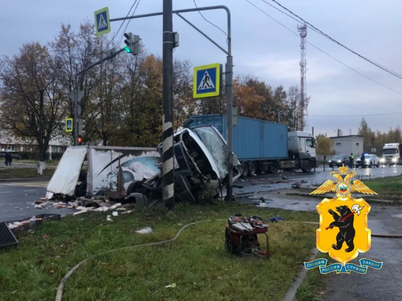 Водитель «ГАЗели» погиб в ДТП с «Мерседесом» под Ростовом Великим